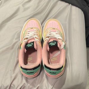 worn 2 or 3 times . has a some lint in the inside . overall good condition